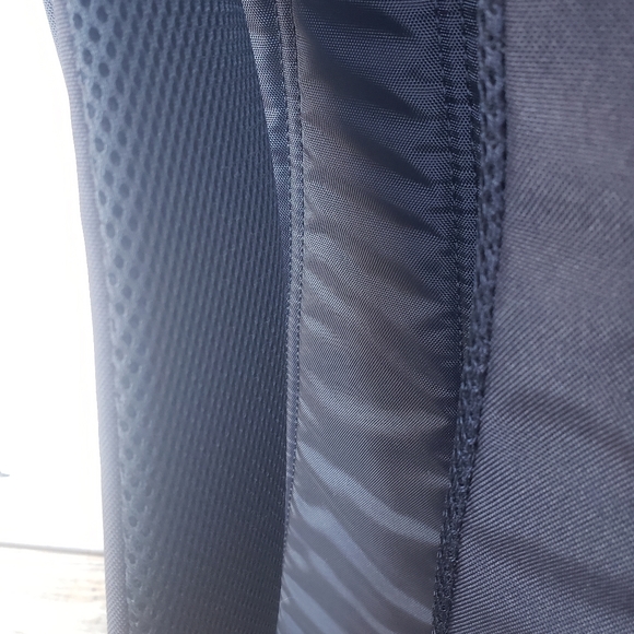 Targus Groove 27L Laptop Bacpack! - Picture 11 of 12